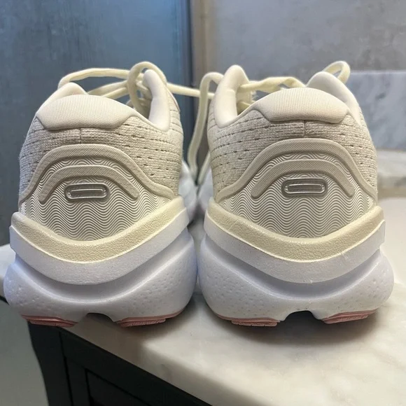 Brooks Ghost Max 2 Women's Cream Athletic Shoes - Picture 8 of 8